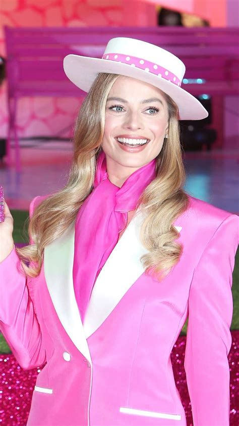 margot robbie barbie outfits